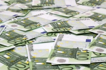 Berufswelt Gehalt Viele Hundert-Euro-Scheine durcheinander