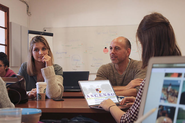 Individuelle Betreuung im Studium durch Lehrende aus der Praxis.