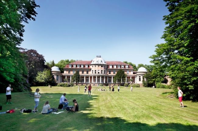Das Hochschulgebäude: Die Siemens Villa im Berliner Bezirk Steglitz Das Hochschulgebäude: Die Siemens Villa im Berliner Bezirk Steglitz