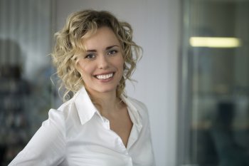Berufsinterview Eventmanagement Porträt einer lächelnden Frau