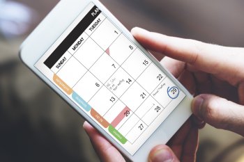 Blick auf Kalender in einem Smartphone