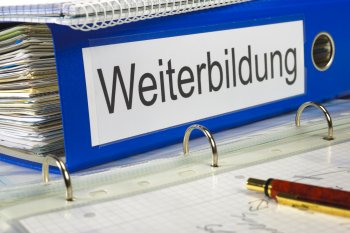 Ordner mit der Aufschrift 